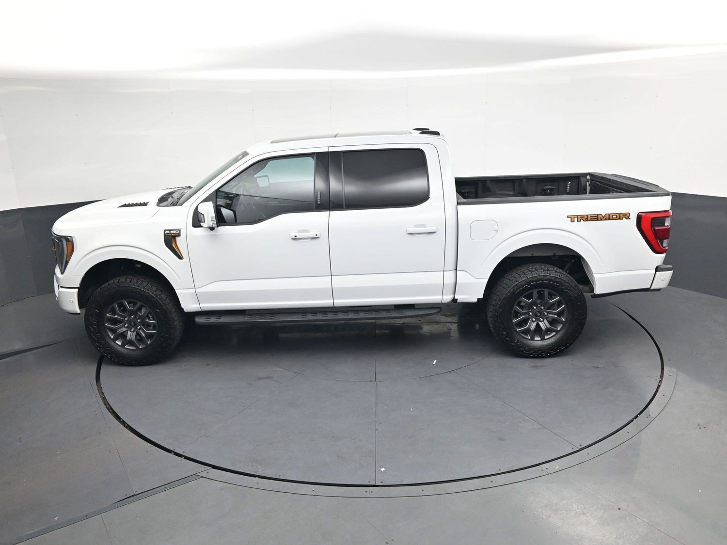 Used 2022 Oxford White Ford Tremor image 26