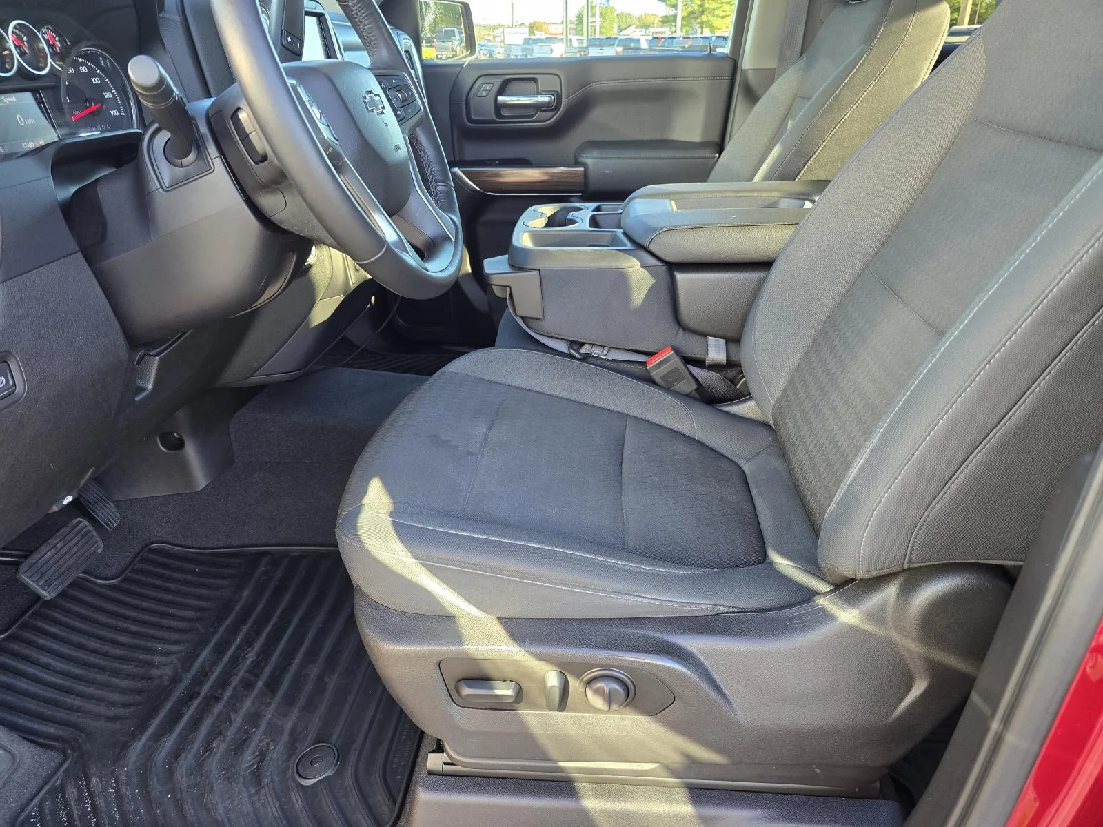 Used 2019 CAJUN RED TINTCOAT Chevrolet RST image 9