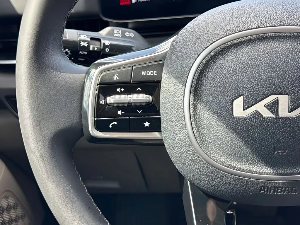 Used 2025 White Kia SX image 16