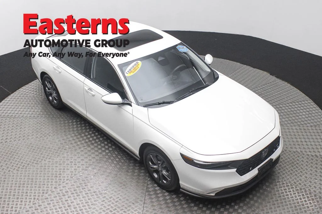 Used 2024 White Honda EX image 3