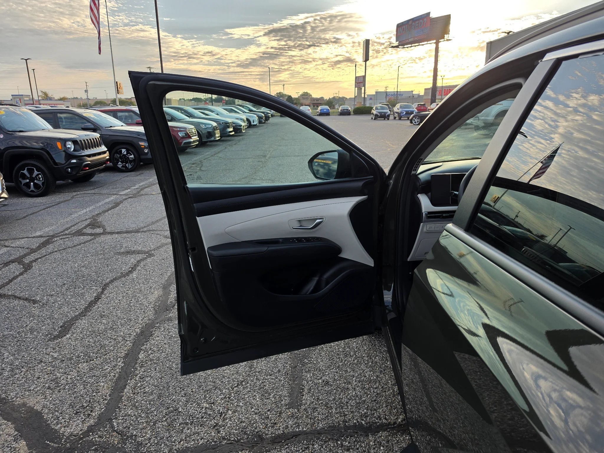 Used 2025 Rockwood Green Hyundai SEL image 17