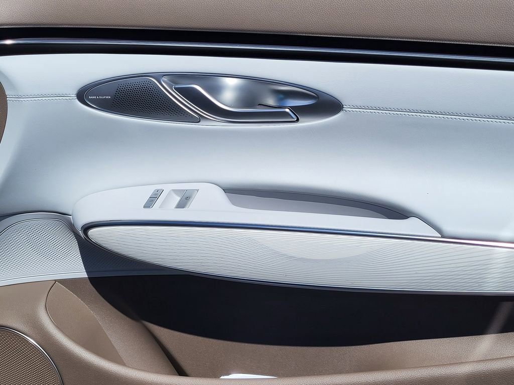 New 2026 Silver Genesis 2.5T ADVANCED image 14