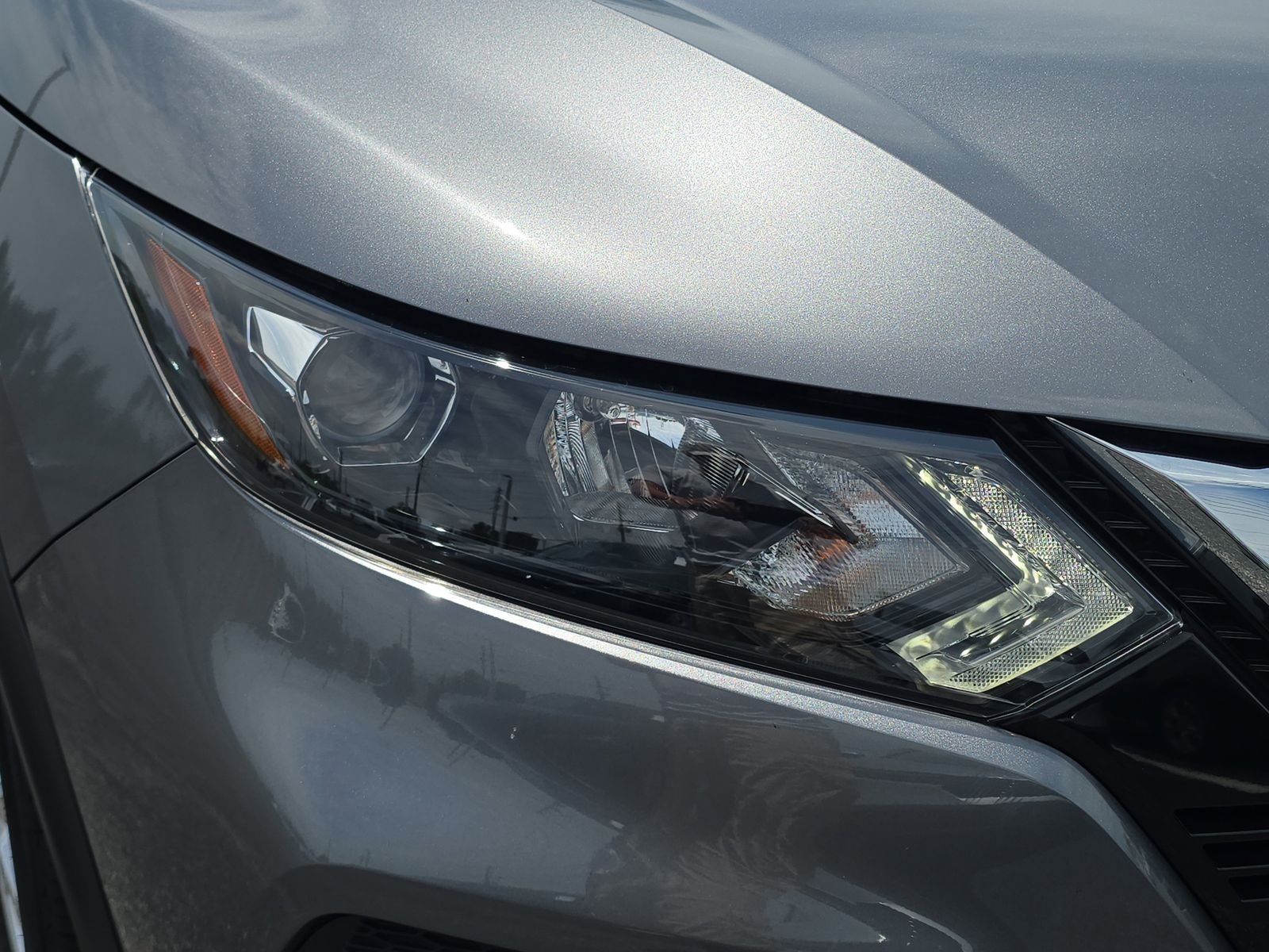 Used 2021 Gray Nissan SV image 7