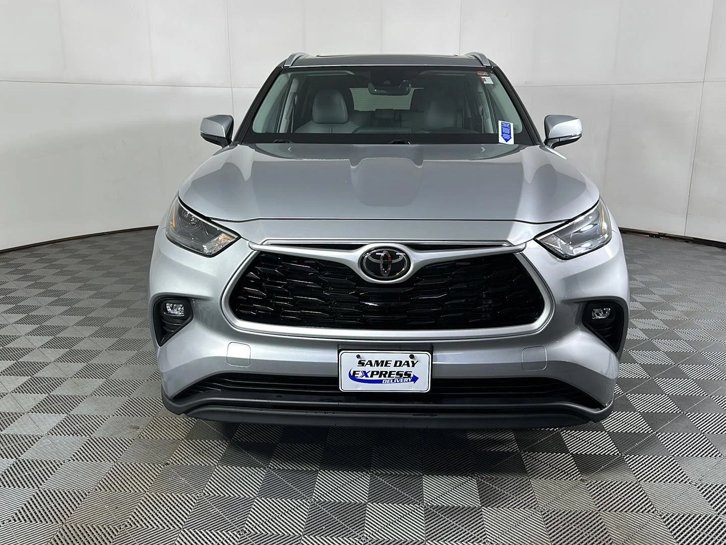 Used 2022 Celestial Silver Metallic Toyota XLE image 25