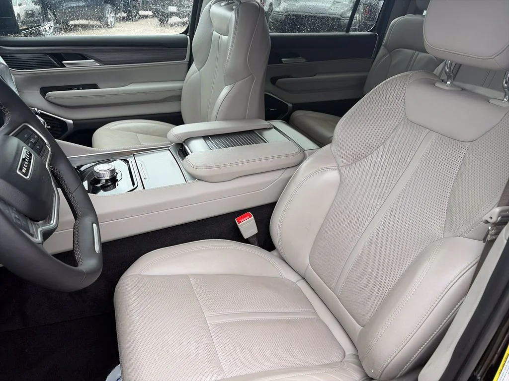 Used 2024 Black Jeep Series II image 9