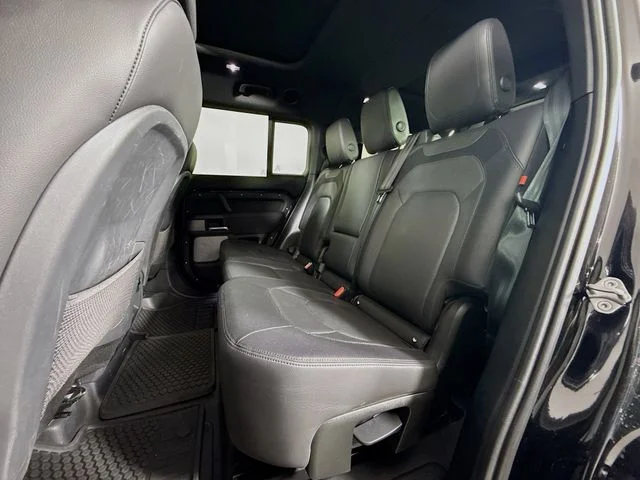 Used 2023 Black Land Rover X-Dynamic SE image 24
