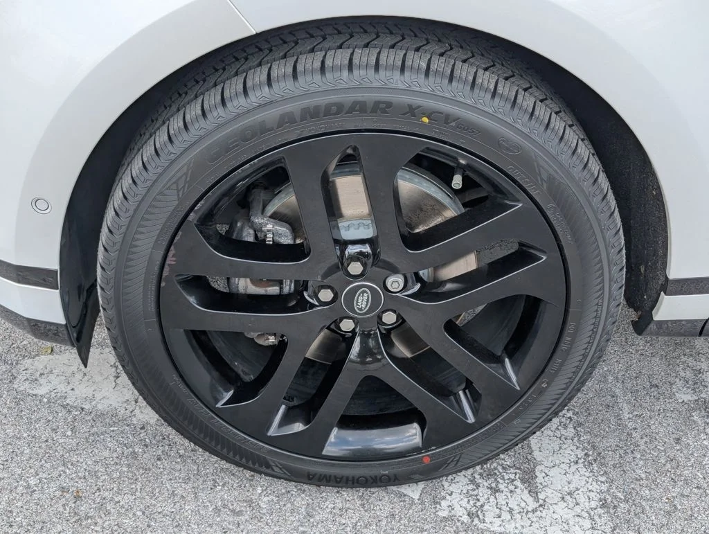 Certified Used 2024 White Land Rover Dynamic image 31