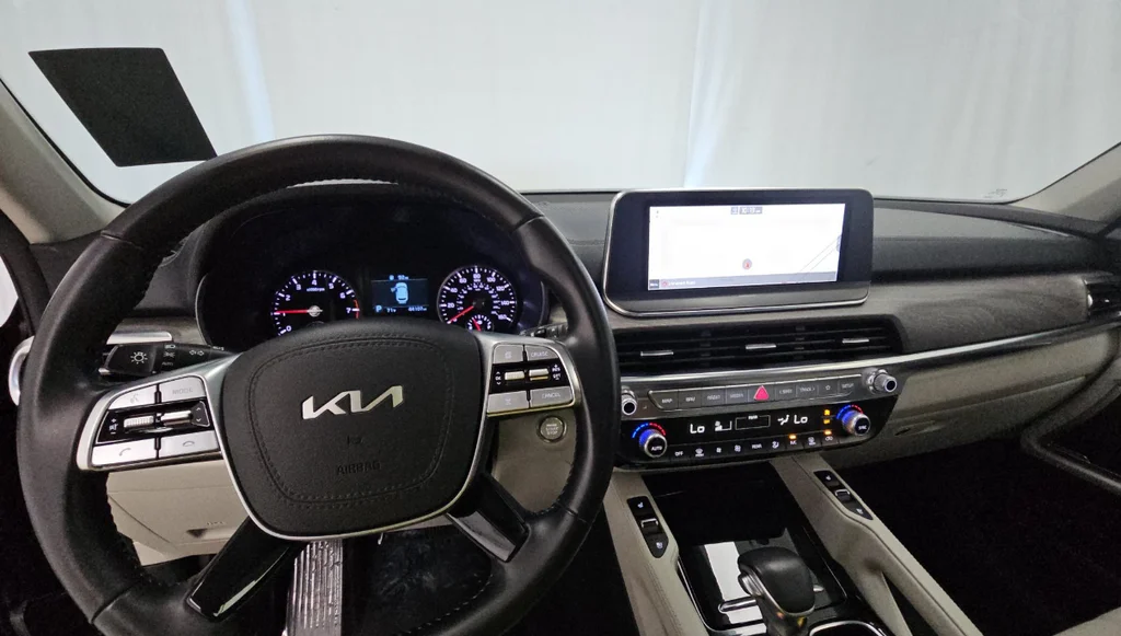 Used 2022 Purple Kia EX image 12