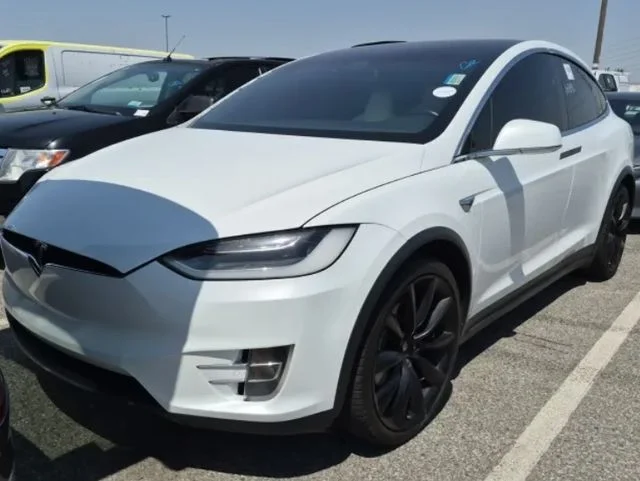 2018 Tesla Model X's photo