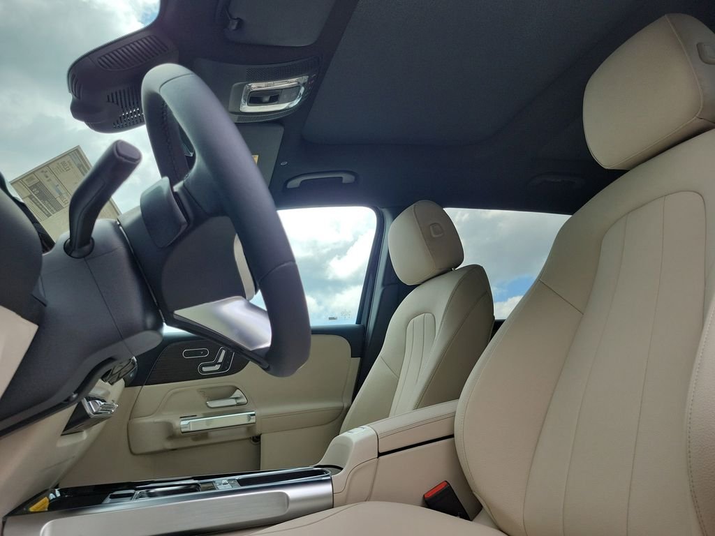 New 2026 Night Black Mercedes-Benz GLB 250 image 23