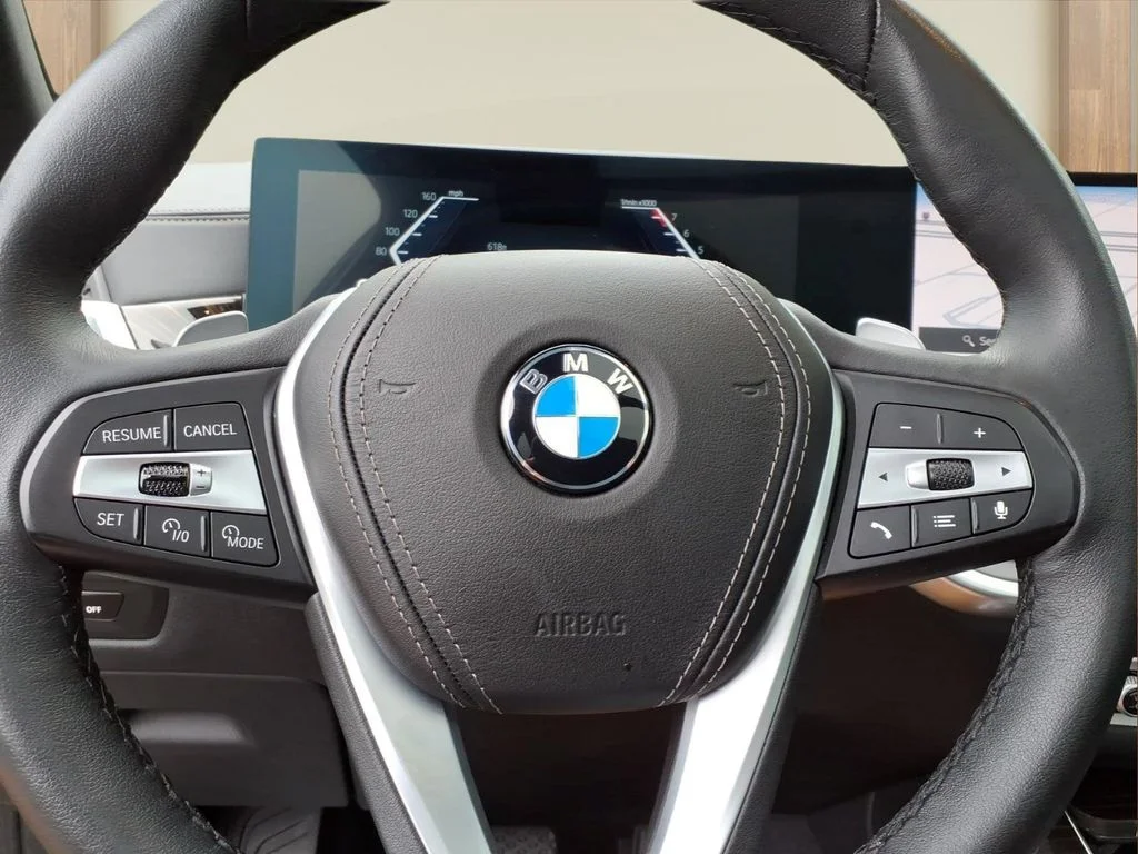 Used 2025 White BMW xDrive40i image 11