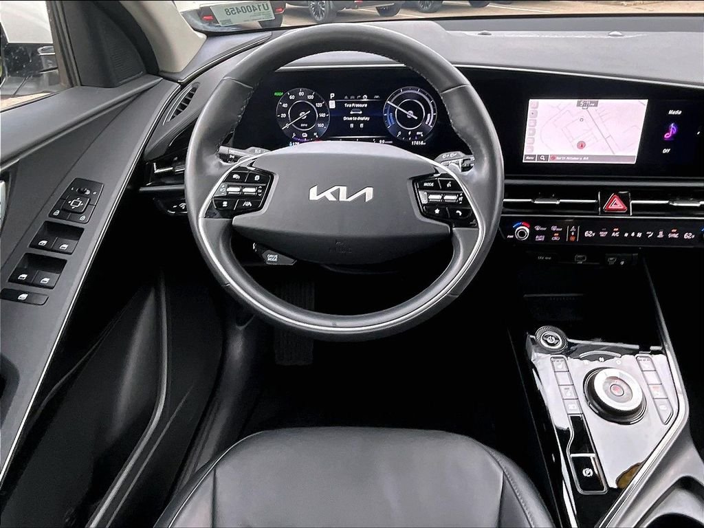 Used 2024 White Kia Wind image 17