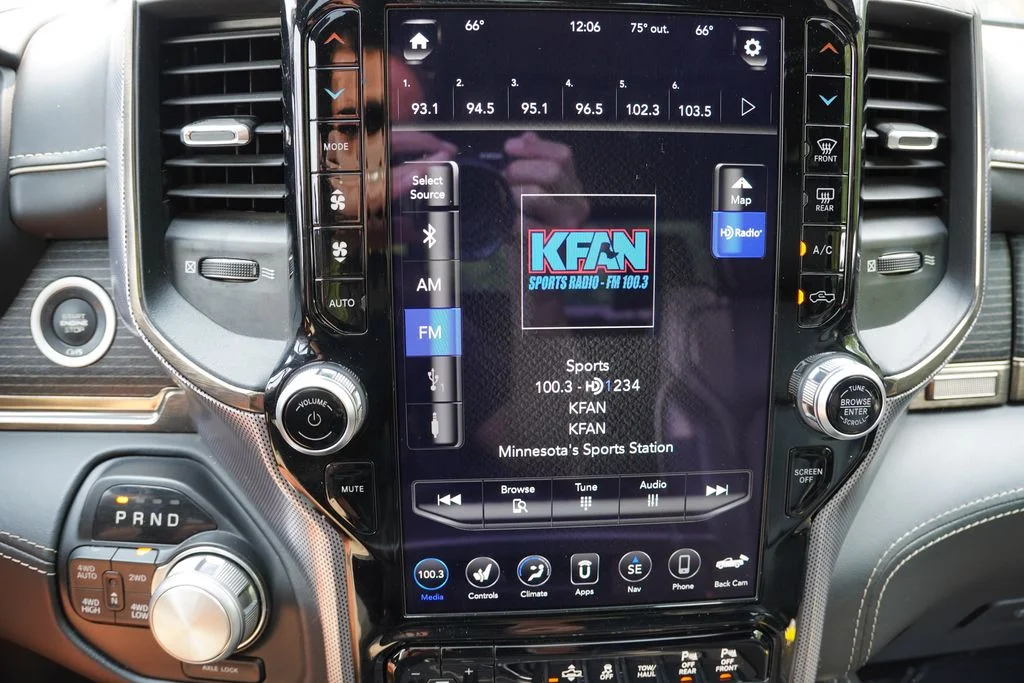 Used 2019 Diamond Black Crystal Pearlcoat Ram Limited image 32