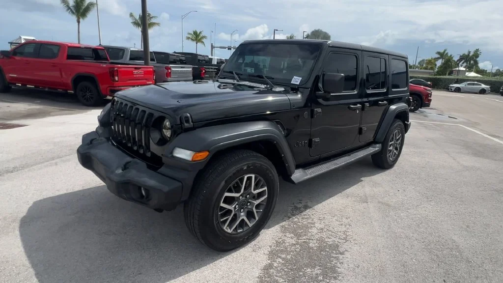 Used 2023 Black Jeep Sport S image 4