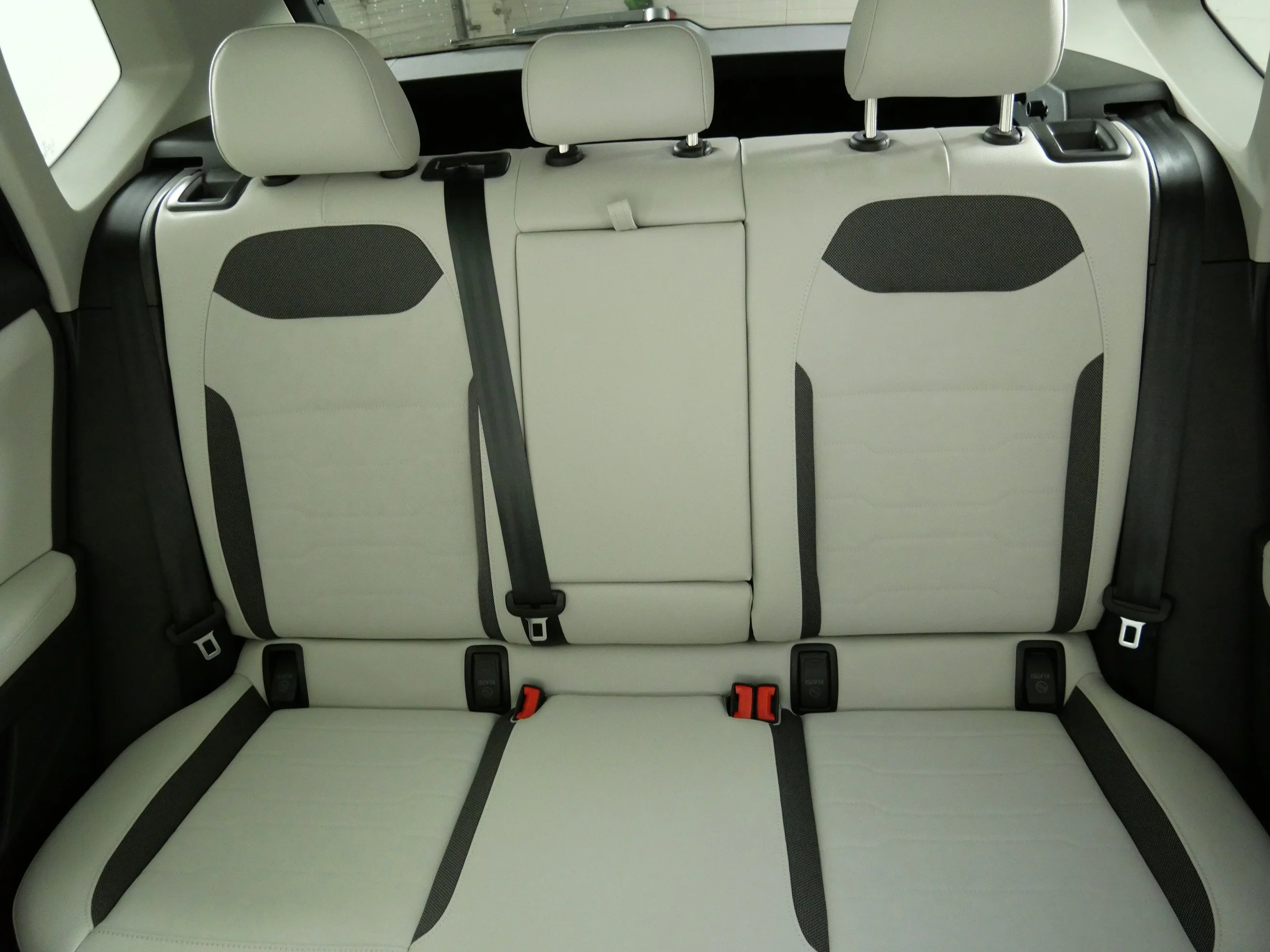 New 2026 Pure White Volkswagen SE image 13