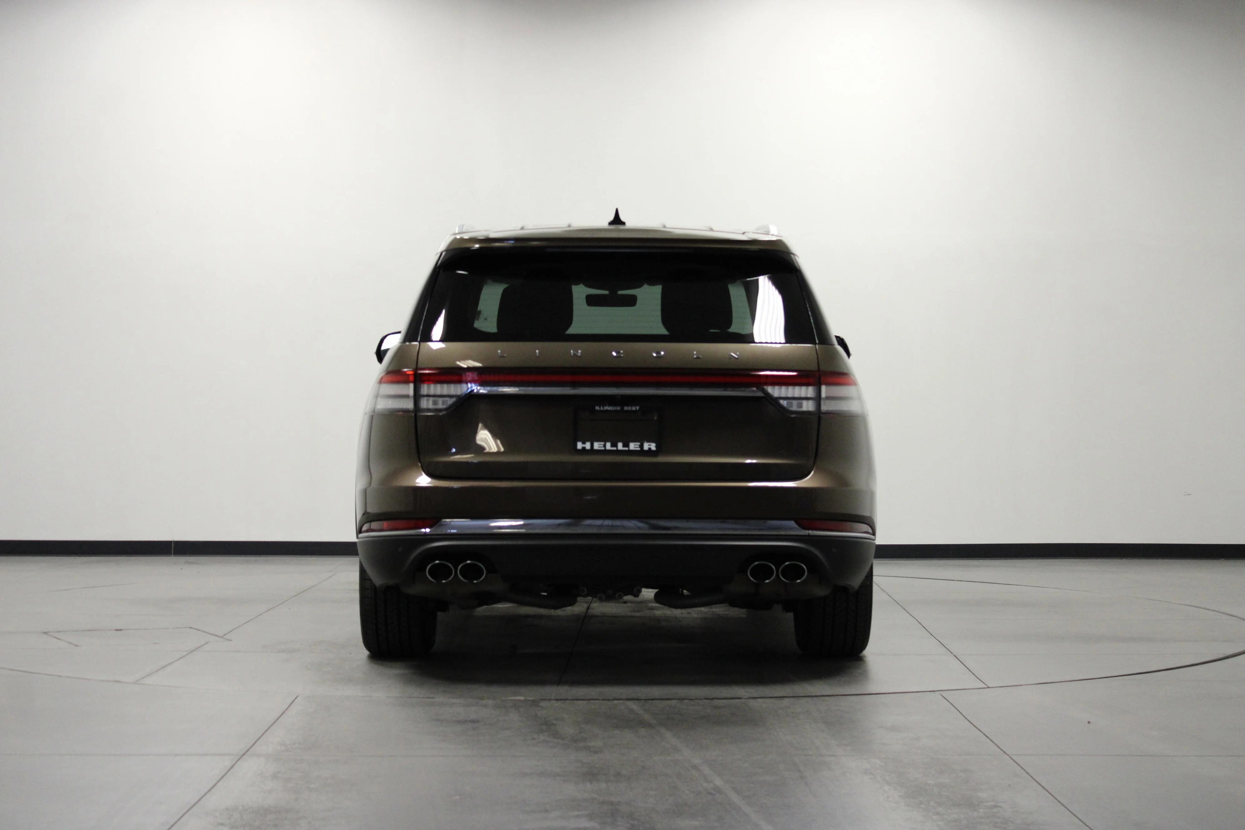 Used 2022 Bronze Smoke Metallic Clearcoat Lincoln Reserve image 5