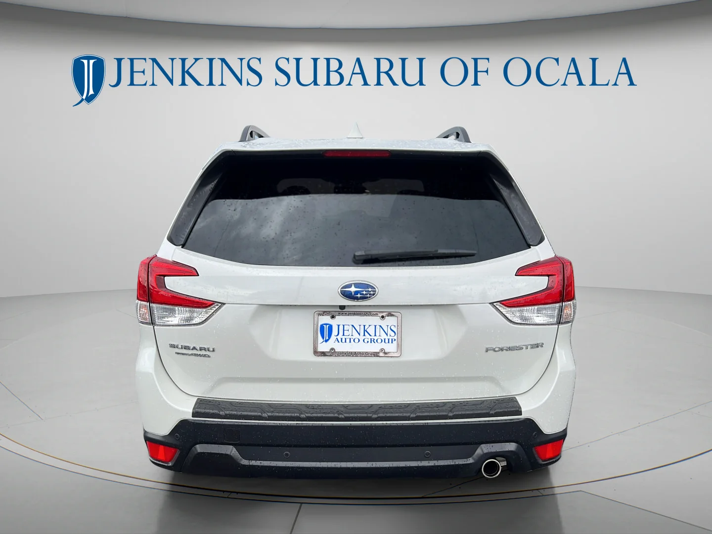 Used 2022 Crystal White Pearl Subaru Limited image 4