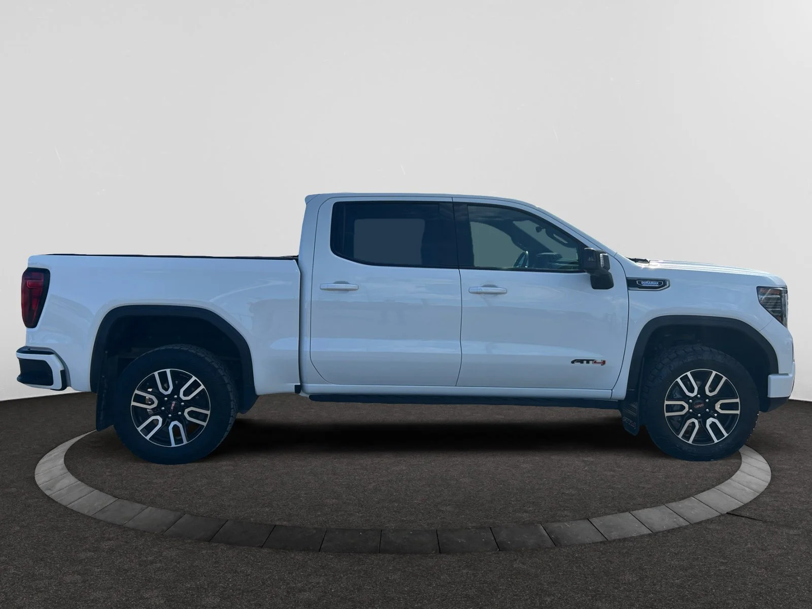 Used 2022 White GMC AT4 Crew Cab image 6