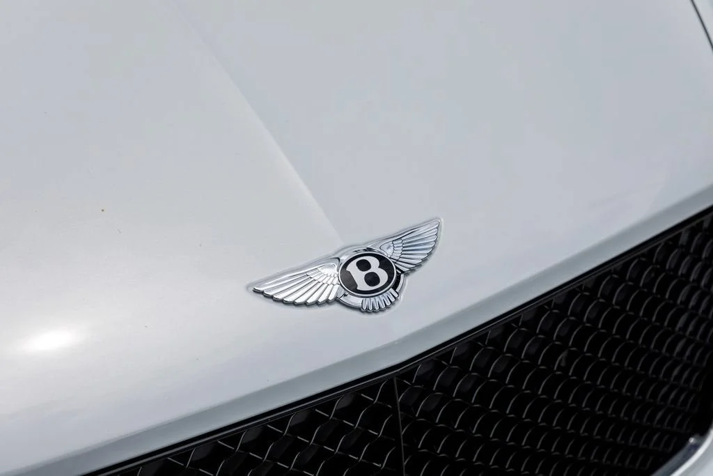 Used 2023 White Bentley V8 image 17