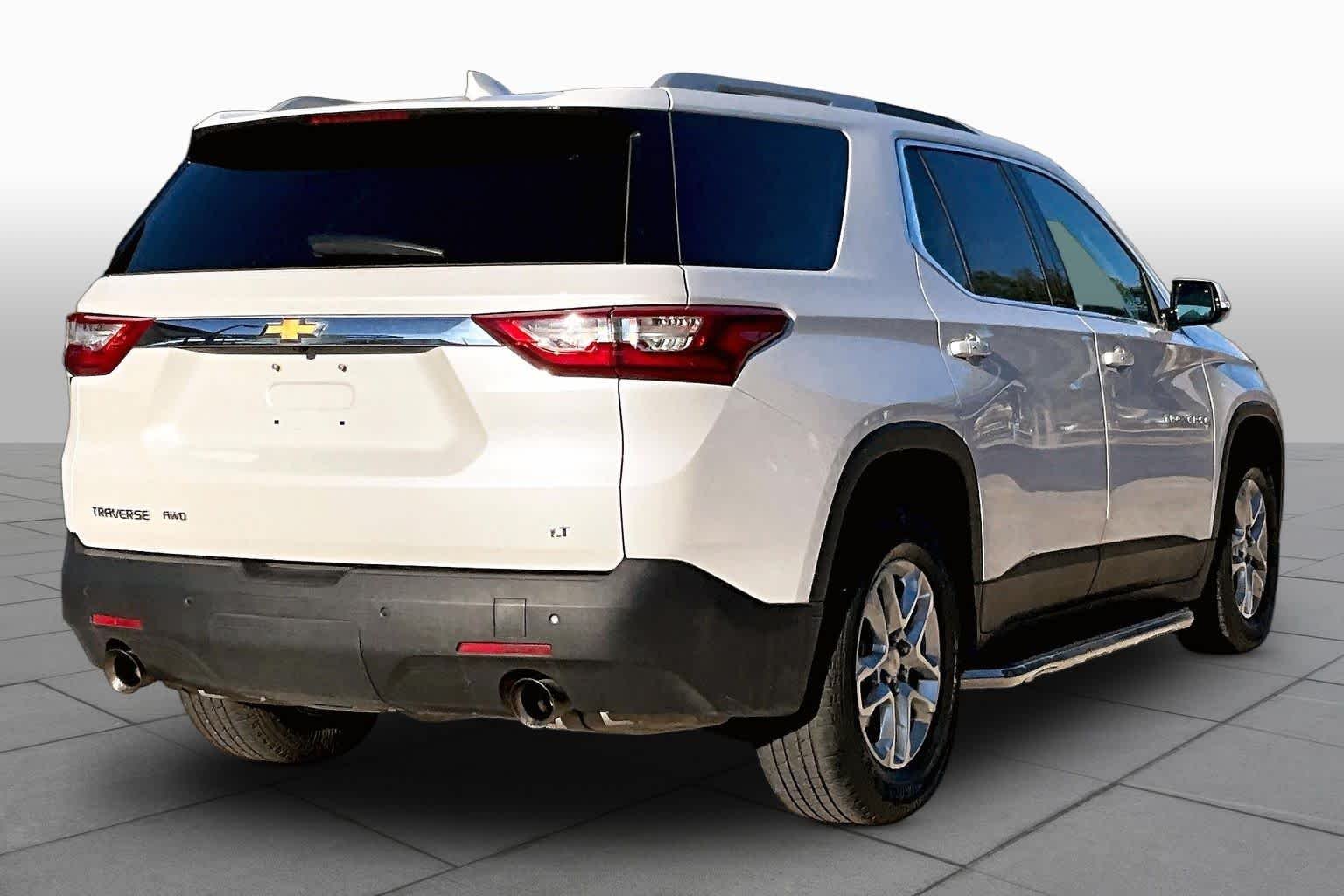 Used 2018 Iridescent Pearl Tricoat Chevrolet LT Cloth image 13
