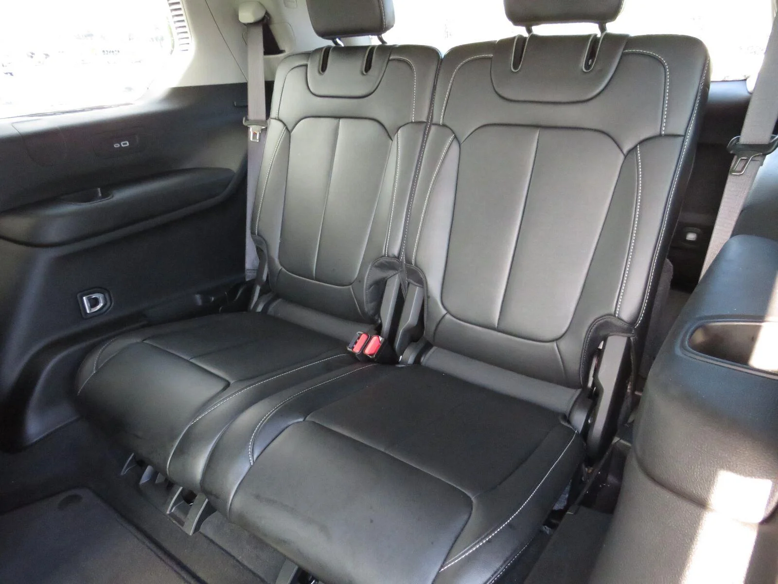 Used 2023 Silver Zynith Jeep Limited image 27