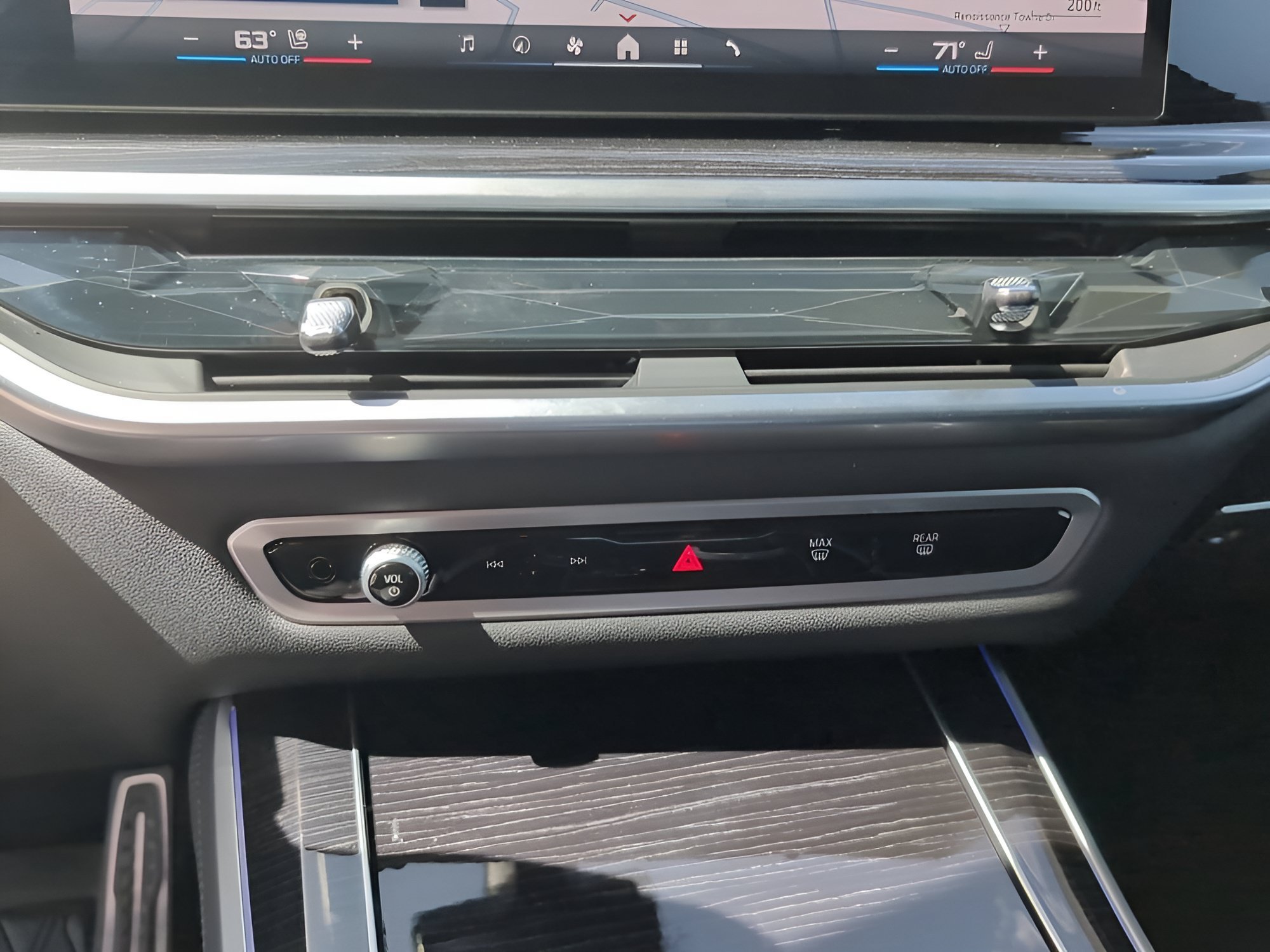 Used 2025 Black Sapphire Metallic BMW M60i image 17