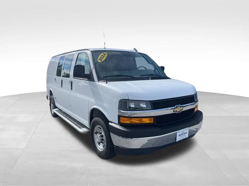 2024 Chevrolet Express 2500 Work Van HD's photo