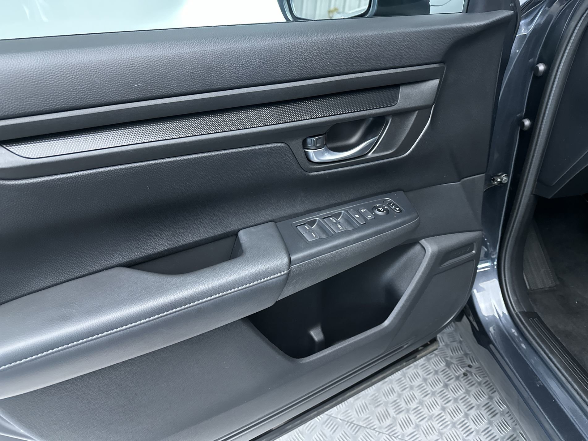 Used 2023 Meteorite Gray Metallic Honda EX image 15