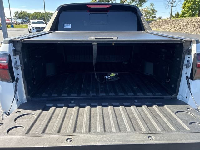 Used 2025 White Hyundai SEL image 21