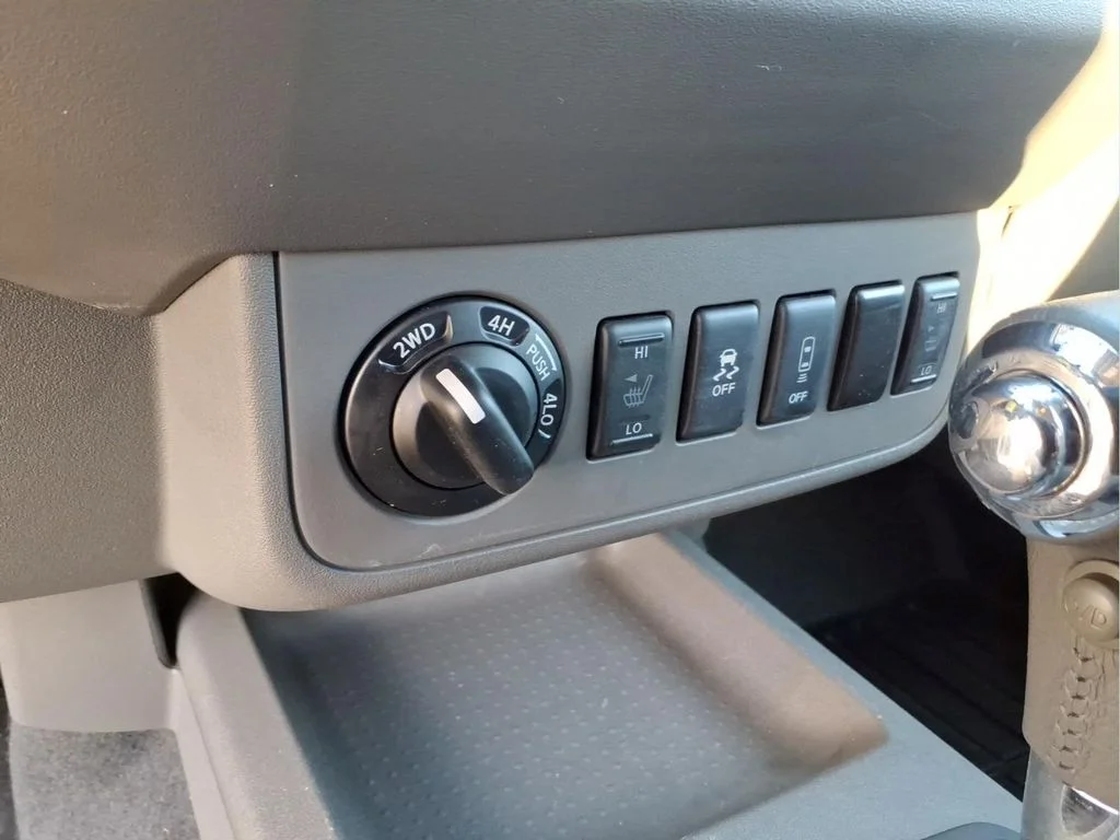 Used 2019 Gray Nissan SV image 25