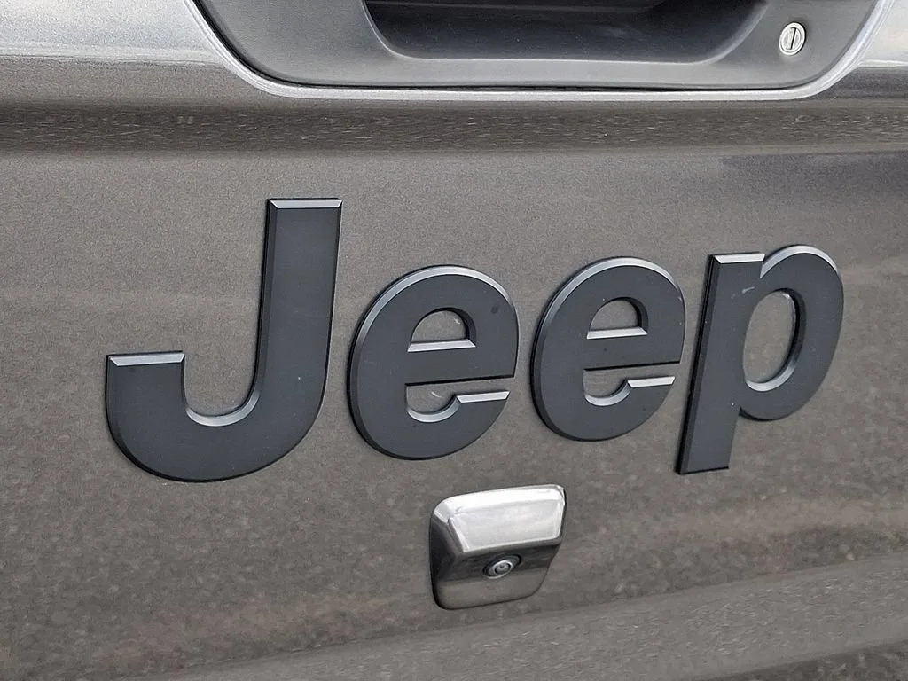 Used 2020 Granite Crystal Metallic Clearcoat Jeep Sport S image 32