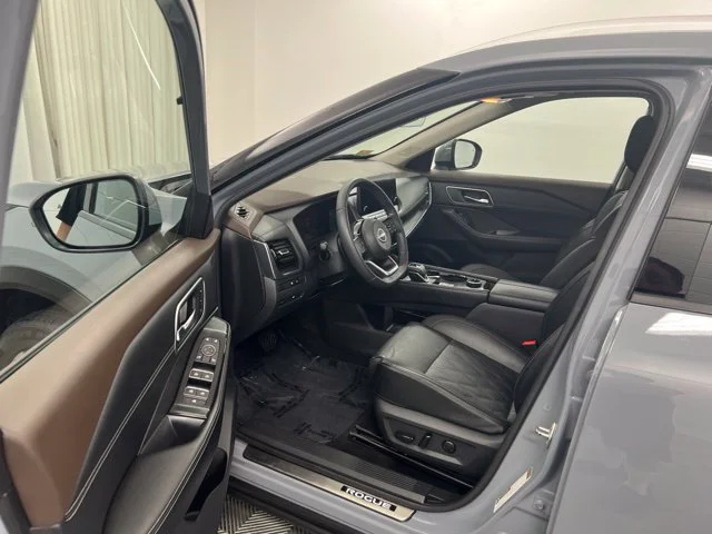 Used 2023 Gray Nissan Platinum image 12