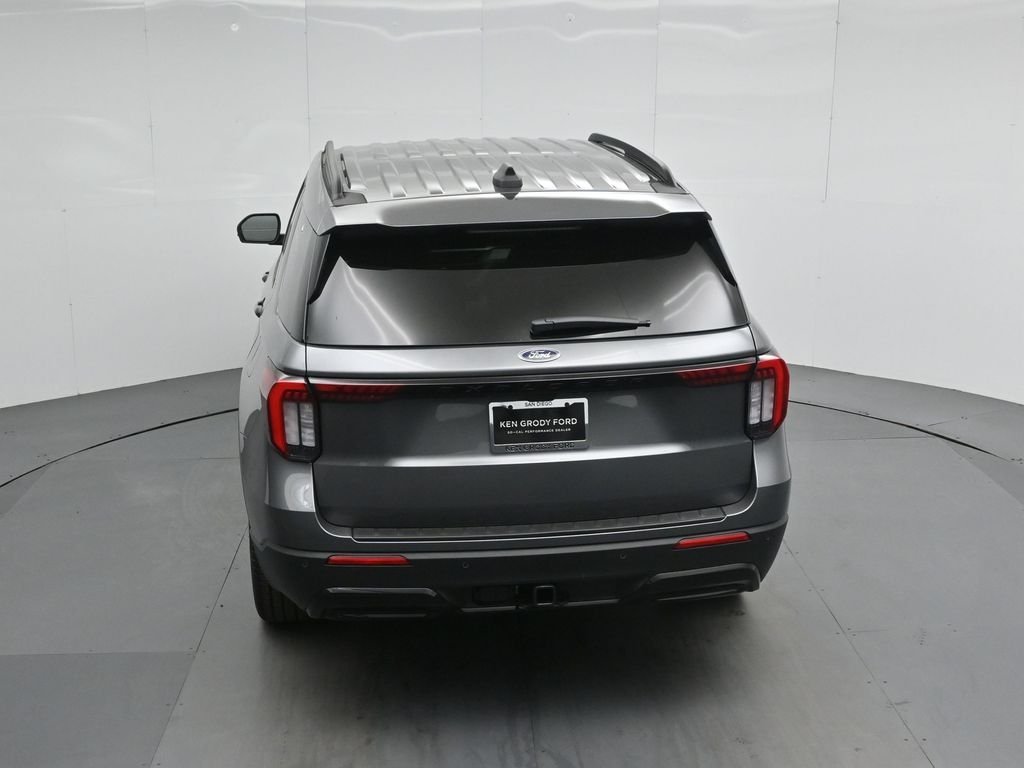 New 2026 Carbonized Gray Metallic Ford ST-Line image 40