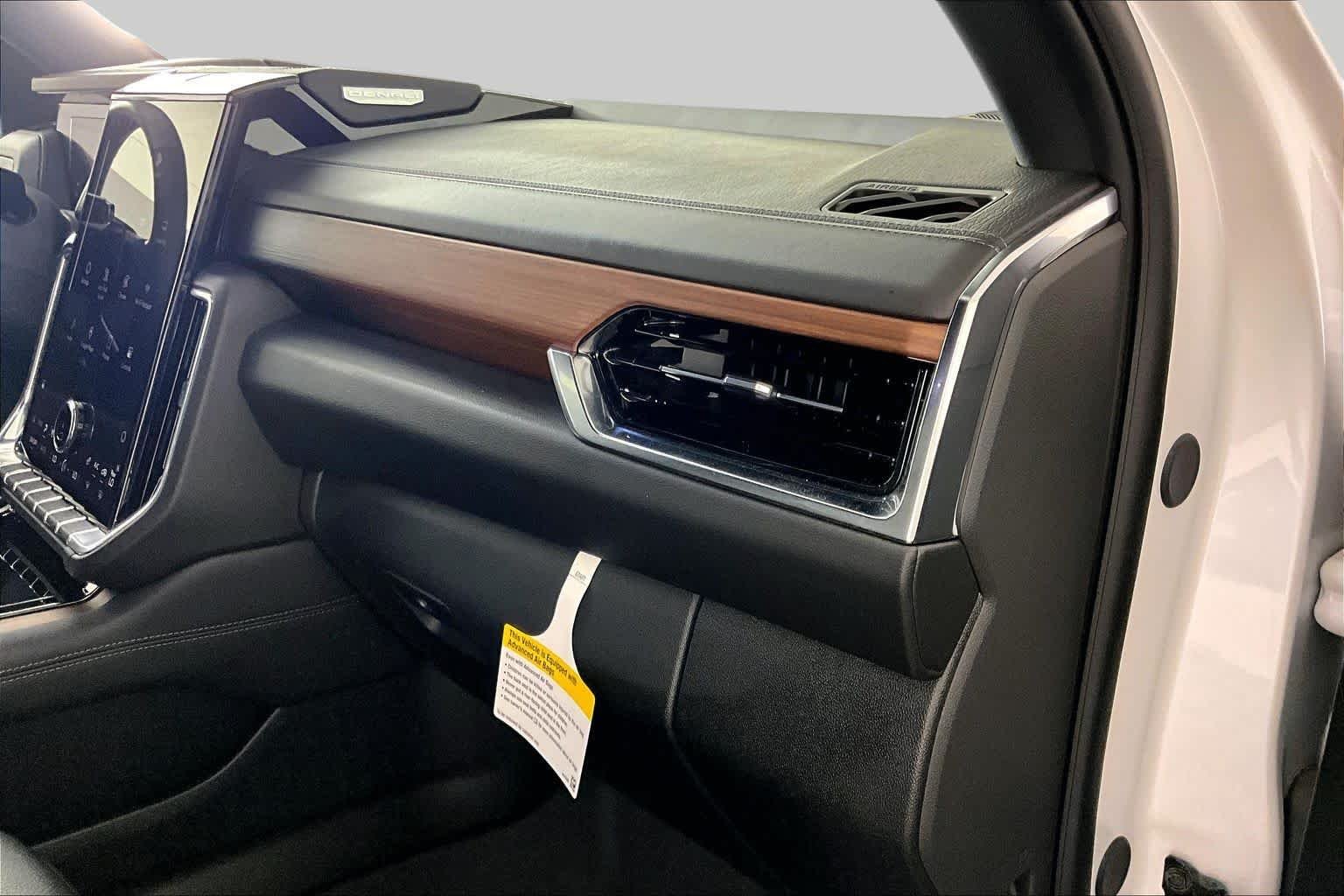 Used 2025 White Frost Tricoat GMC Denali image 18