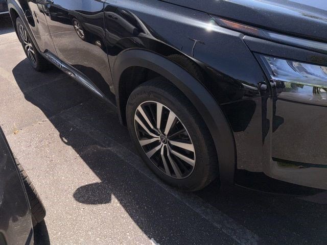Used 2023 Super Black Nissan Platinum image 8