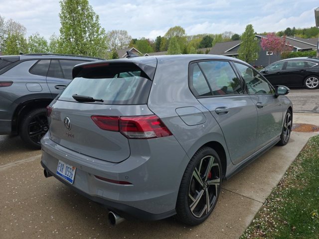 Used 2025 Moonstone Gray Metallic Volkswagen SE image 8
