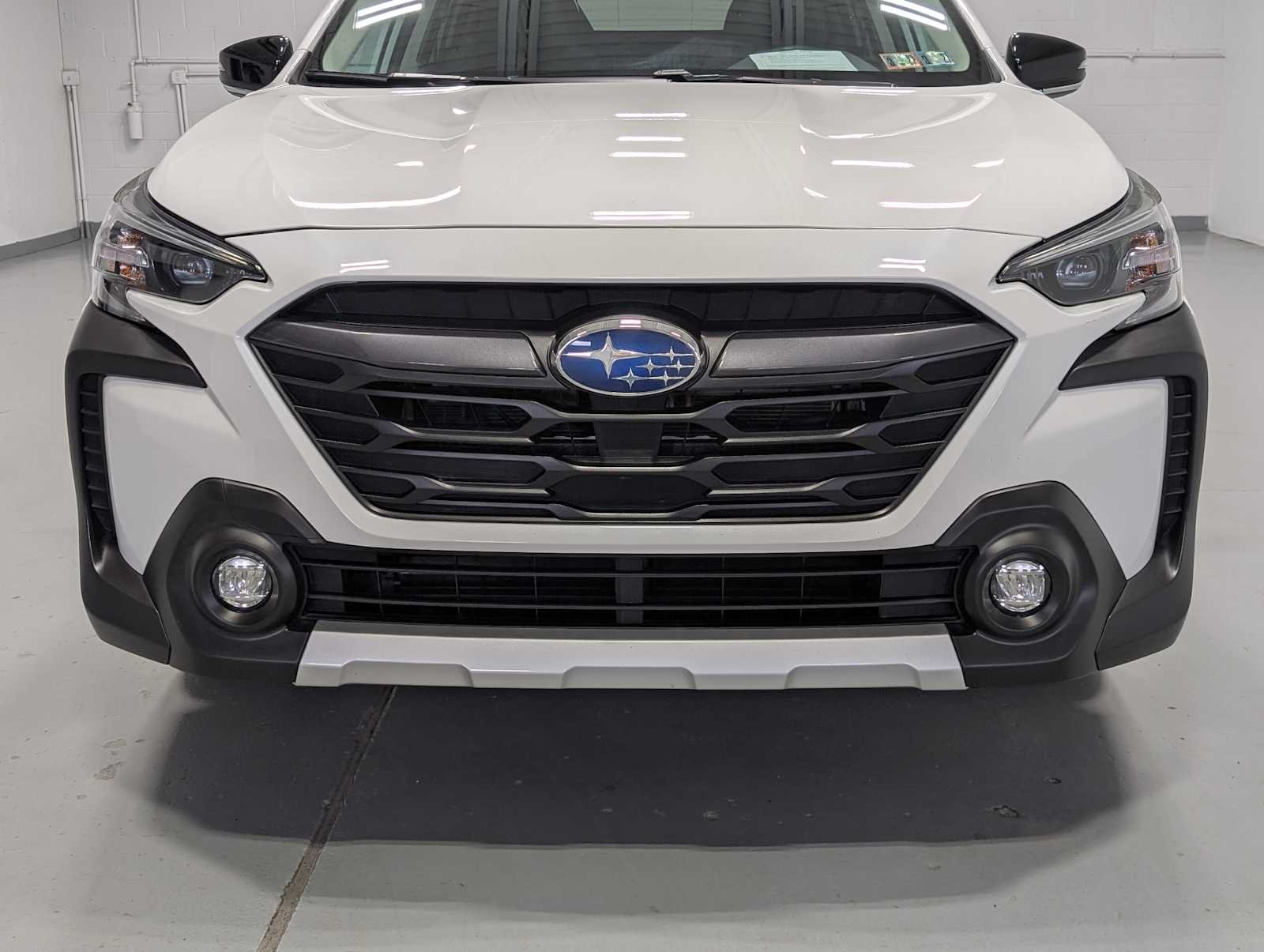 Used 2025 Crystal White Pearl Subaru Limited image 2