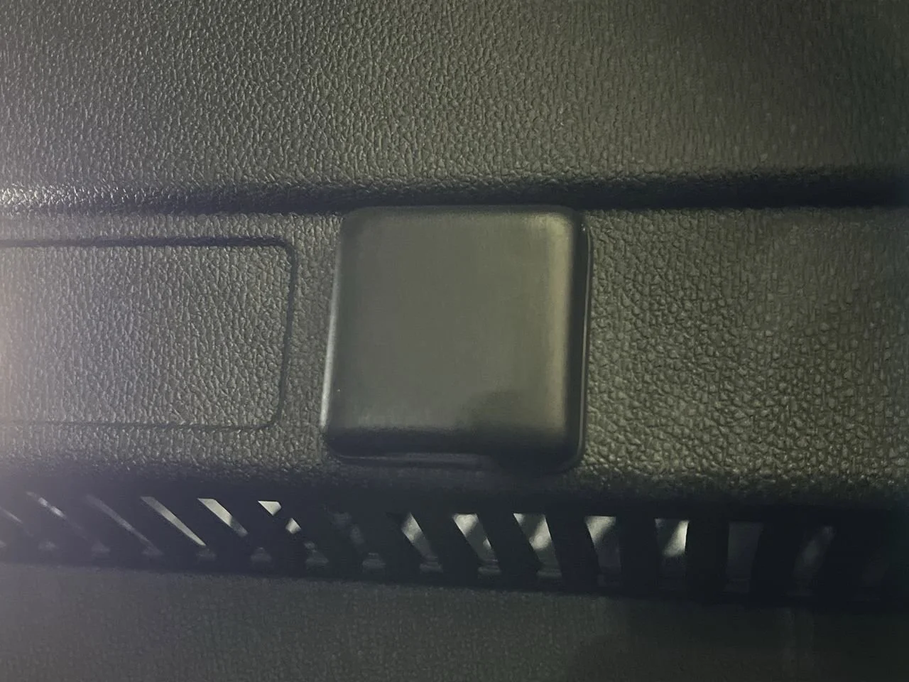 Used 2025 Sterling Metallic GMC Elevation image 27