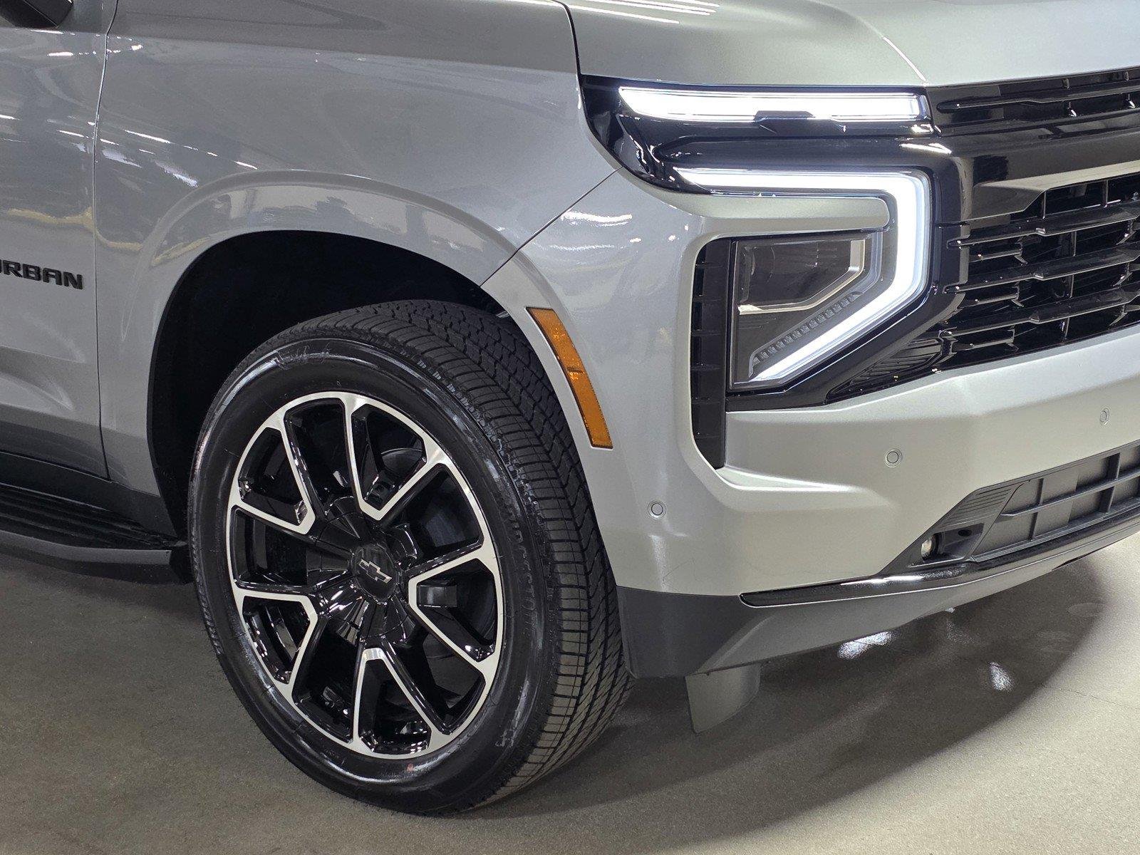 2027 Chevrolet Suburban RST - Photo 10