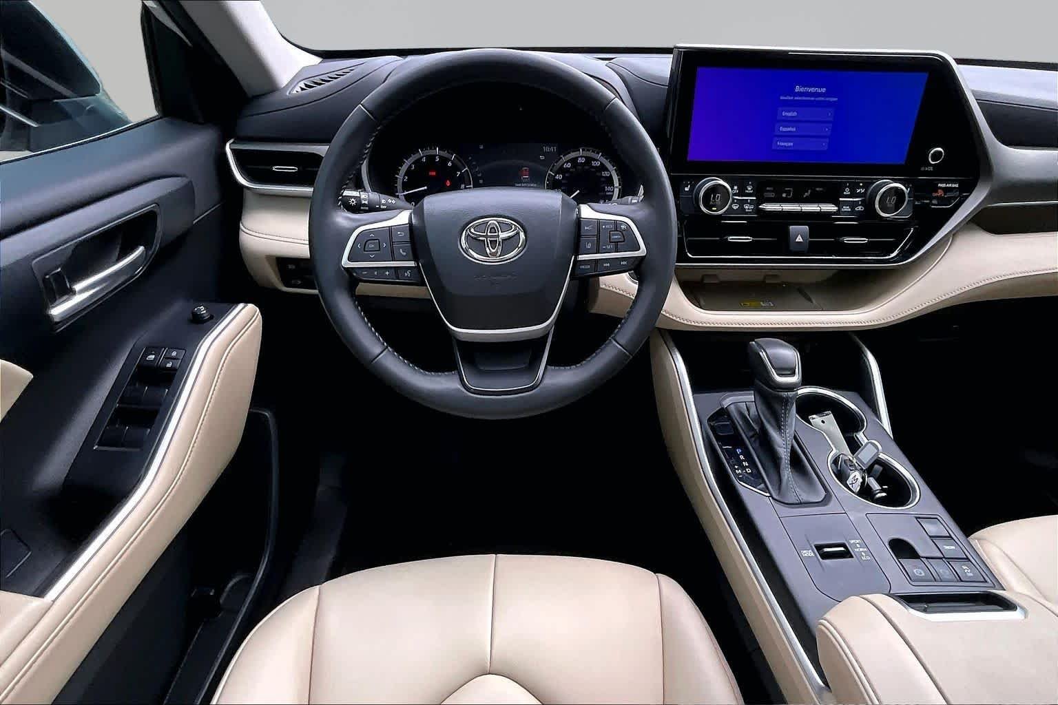 Used 2023 Wind Chill Pearl Toyota XLE image 6