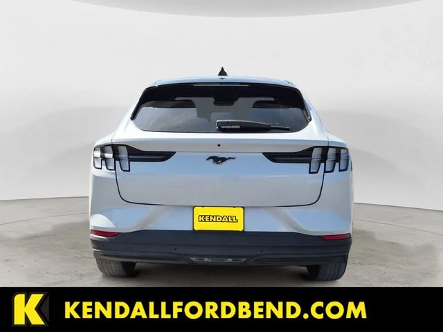 Used 2023 White Ford Select image 6