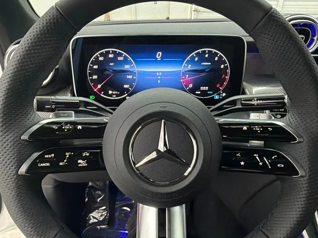 New 2027 White Mercedes-Benz GLC 300 image 14