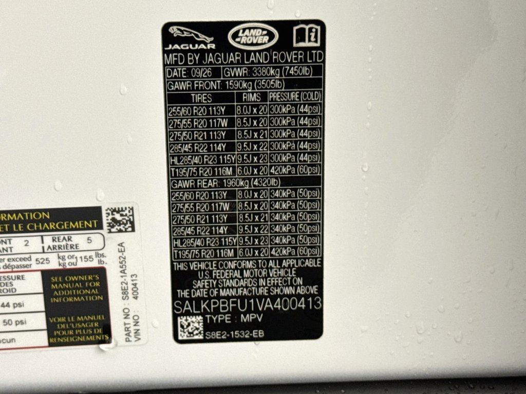 New 2027 Fuji White Land Rover SE image 33