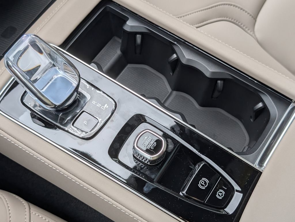 2026 Volvo XC90 Plus - Photo 23