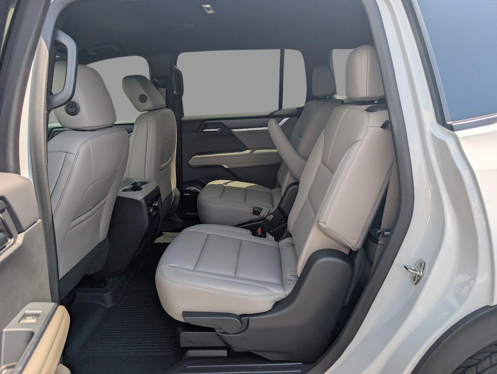 New 2027 Summit White GMC Elevation image 30