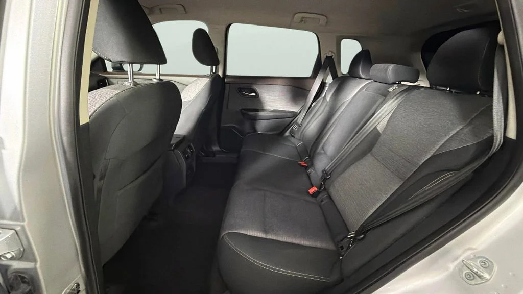 Used 2021 Silver Nissan SV FWD image 26