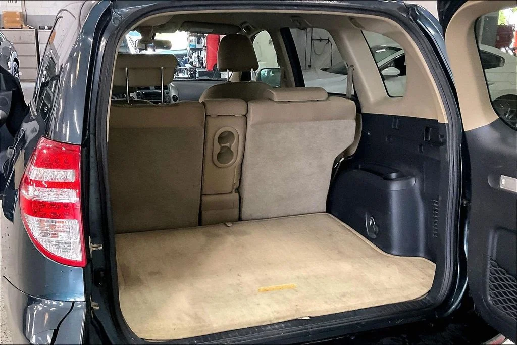 Used 2009 Green Toyota Base image 28