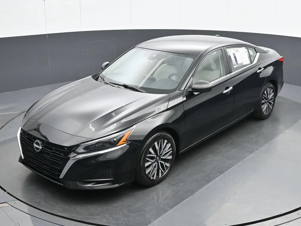 Used 2025 Black Nissan 2.5 SV image 18
