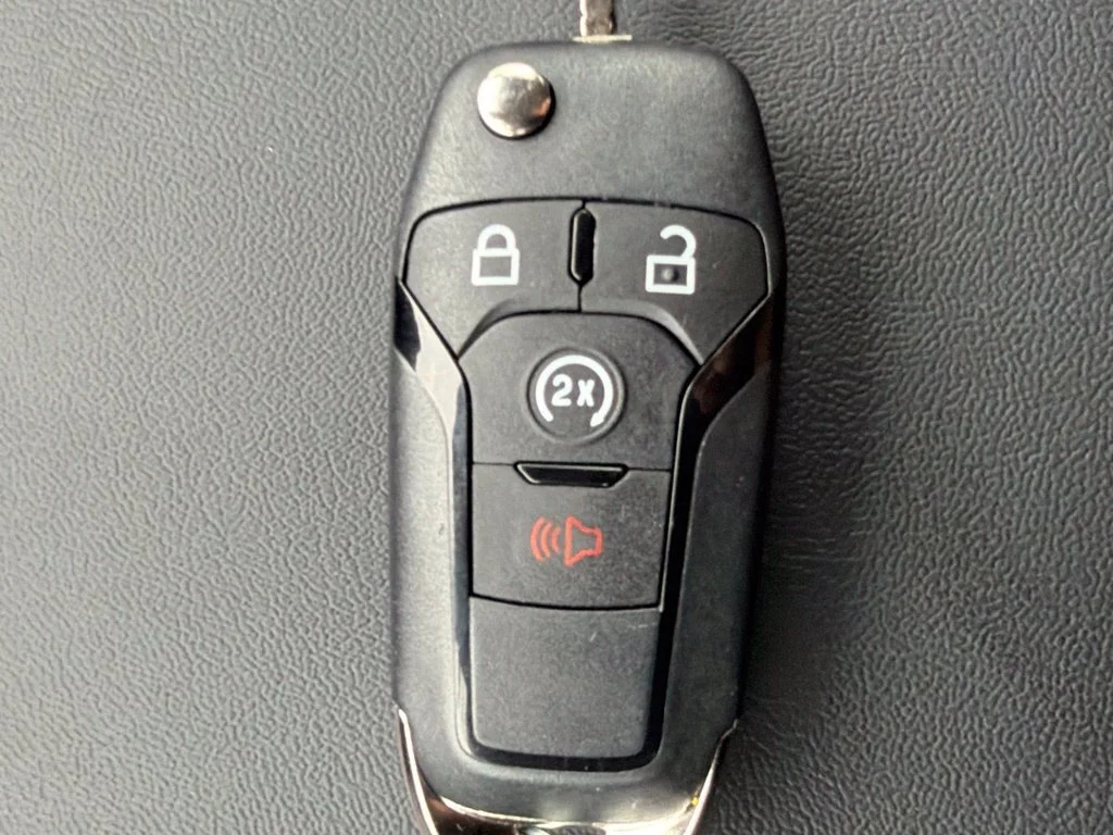 New 2026 Oxford White Ford XLT image 22