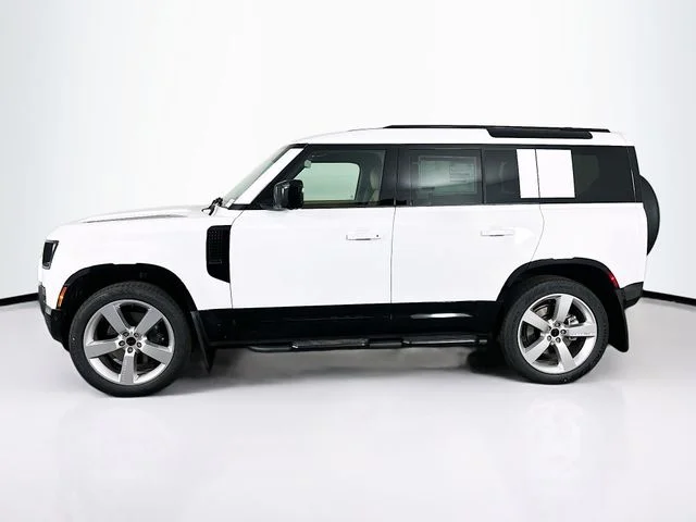 New 2026 White Land Rover X-Dynamic SE image 8